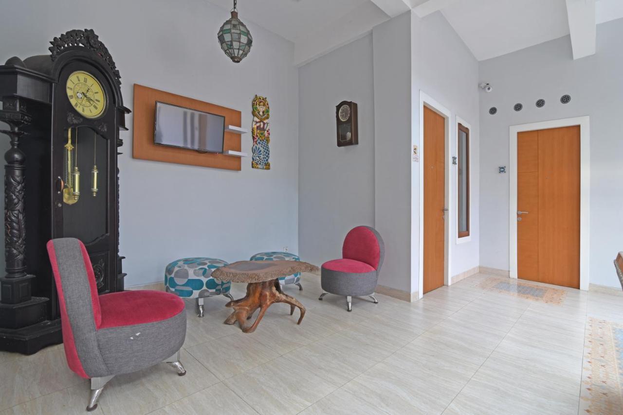 RedDoorz Plus @ Mahendradatta Denpasar Exteriör bild