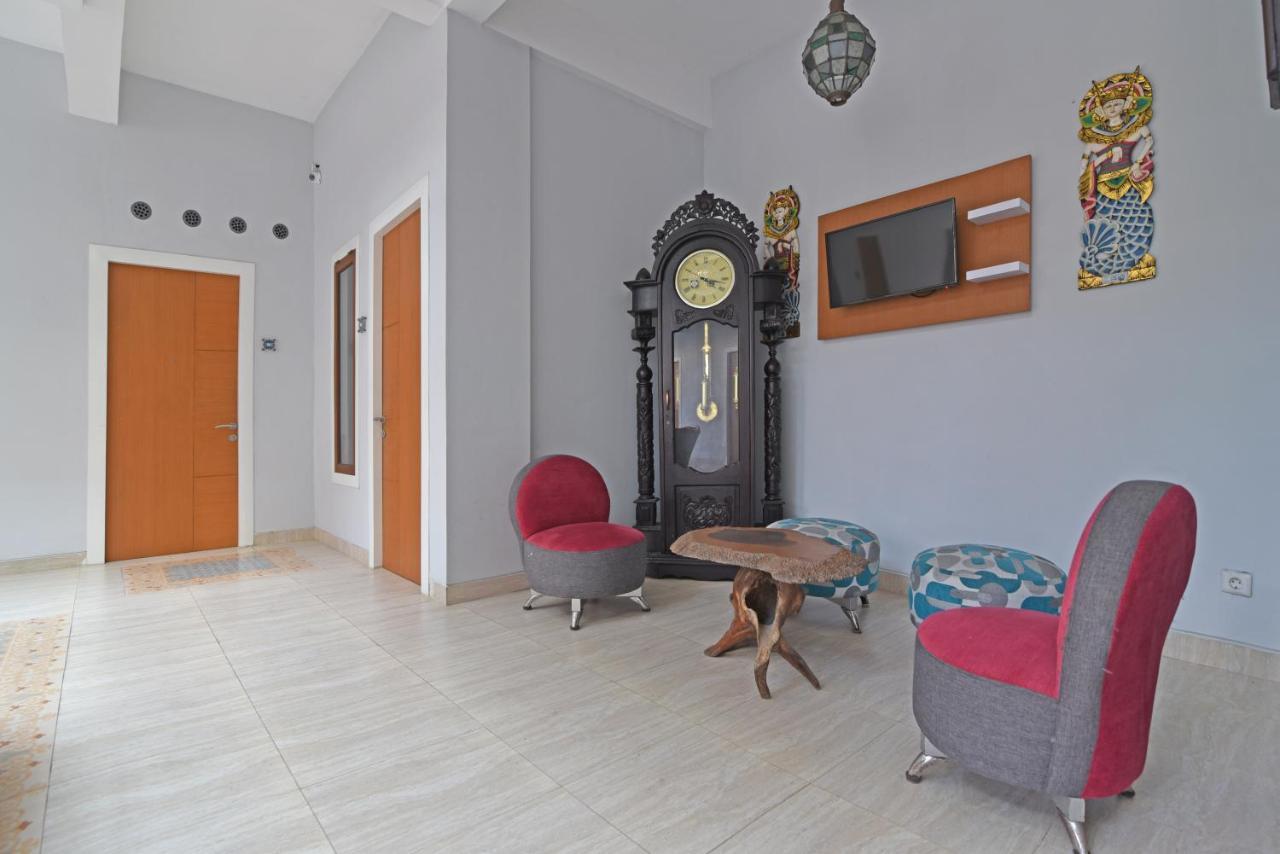 RedDoorz Plus @ Mahendradatta Denpasar Exteriör bild